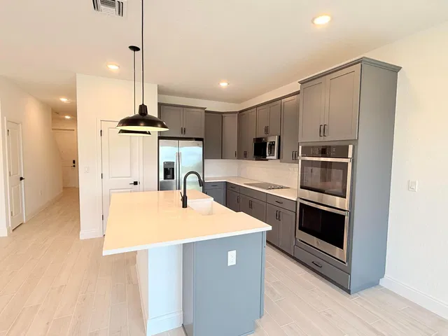 Residence photo 6