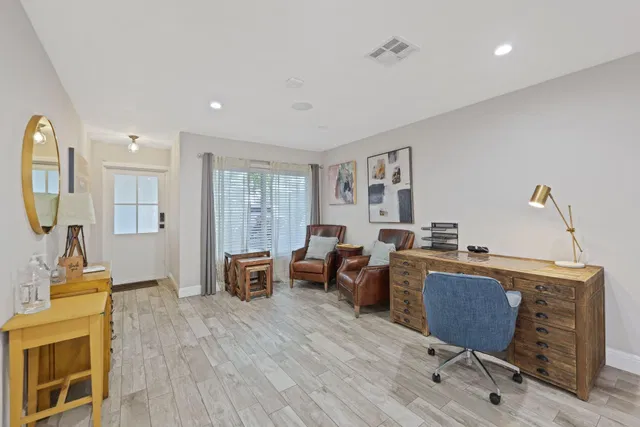 Residence photo 3