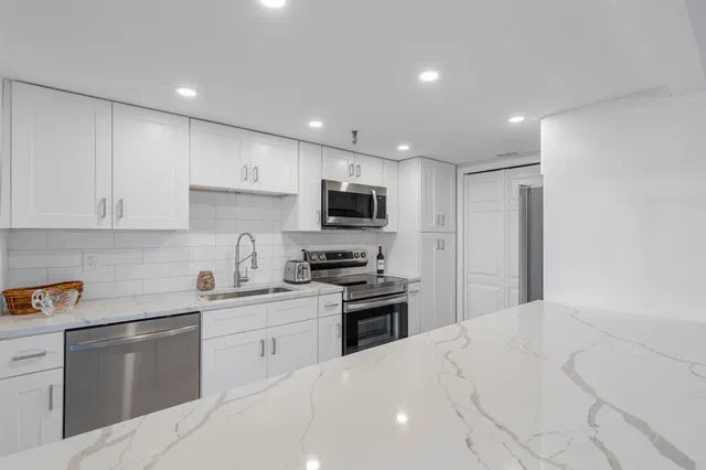  Unit 212 photo 5
