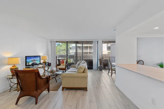  Unit 212 photo 6