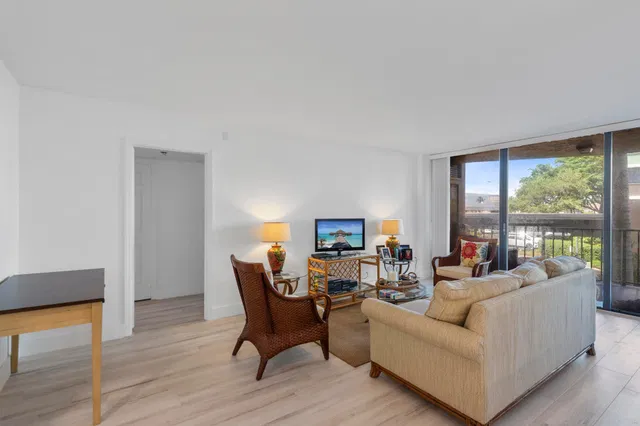 Unit 212 photo 8