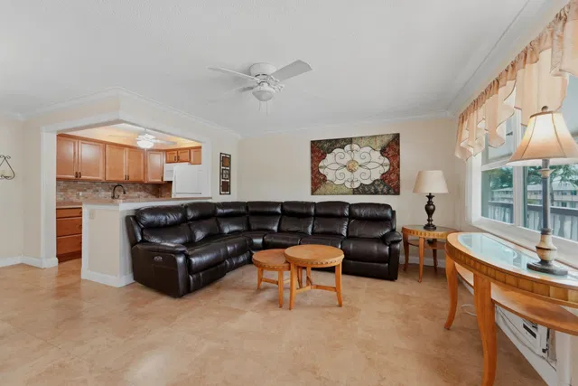  Residence photo 4