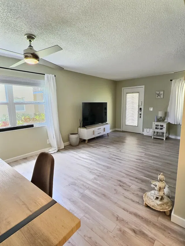 Residence photo 6