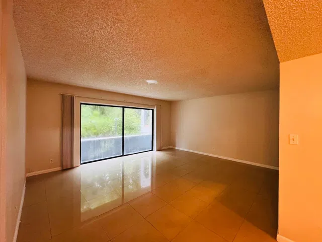 Unit 102 photo 8