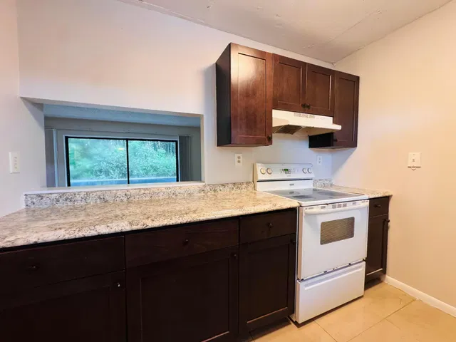 Unit 102 photo 9