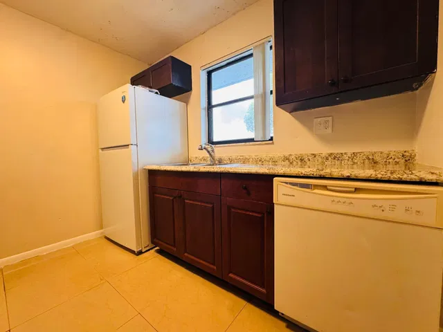 Unit 102 photo 10