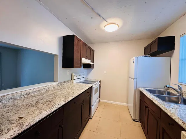 Unit 102 photo 11
