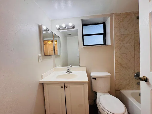 Unit 102 photo 18