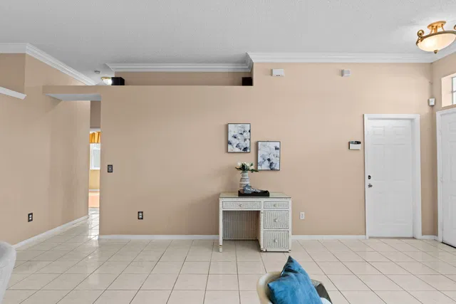  Residence photo 5