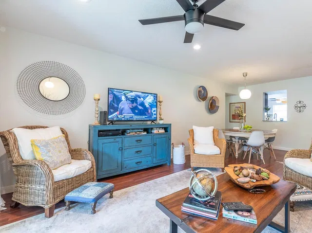  Unit 2020 photo 8