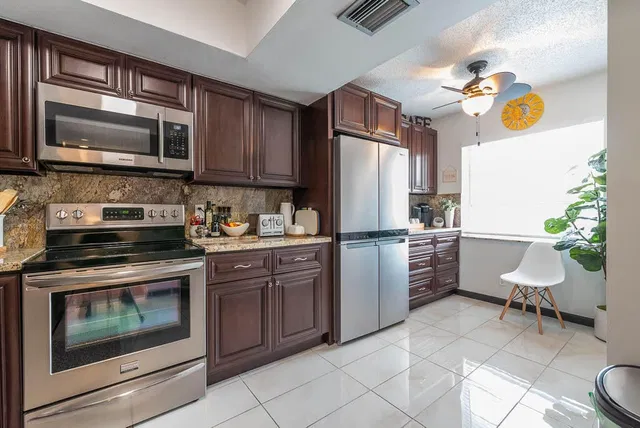  Unit 2020 photo 11