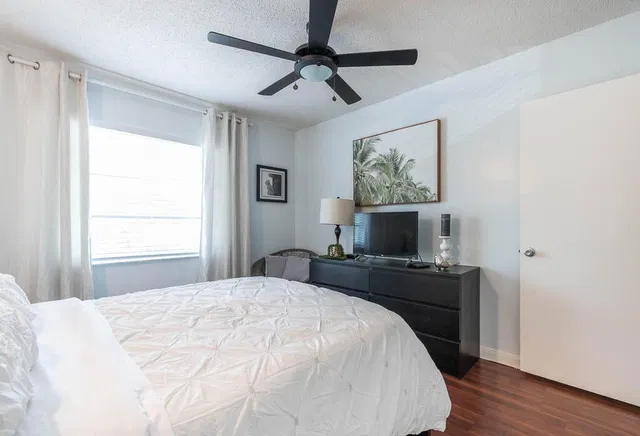  Unit 2020 photo 25