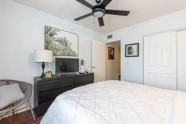  Unit 2020 photo 26