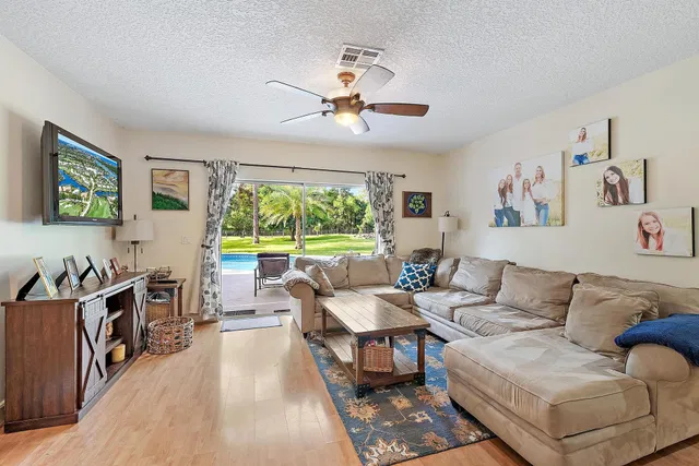 Residence photo 4