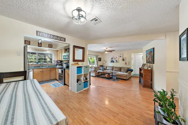  Residence photo 5