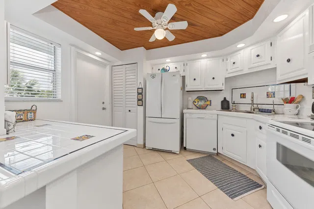  Unit 1204 photo 9