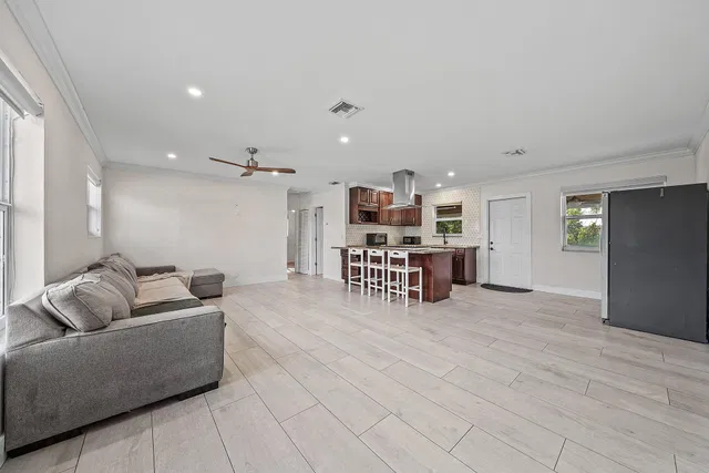 Residence photo 3