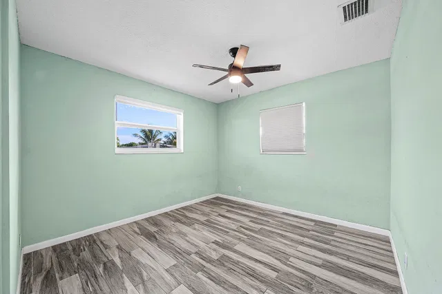 Residence photo 12