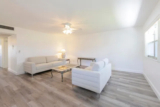  Residence photo 4