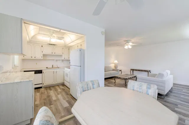  Residence photo 8