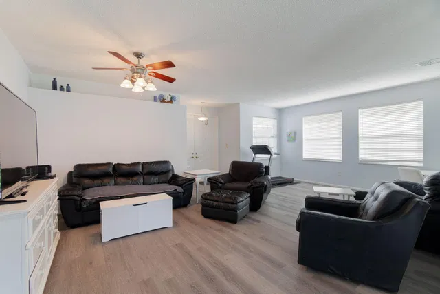  Residence photo 9
