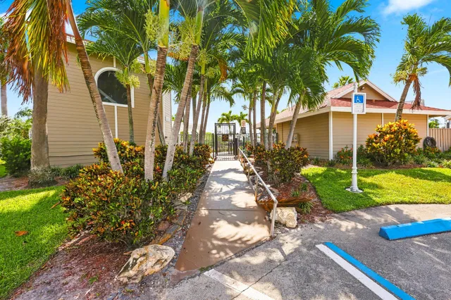Residence photo 42