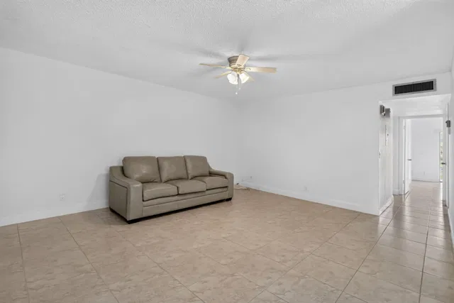 Unit 318 photo 3