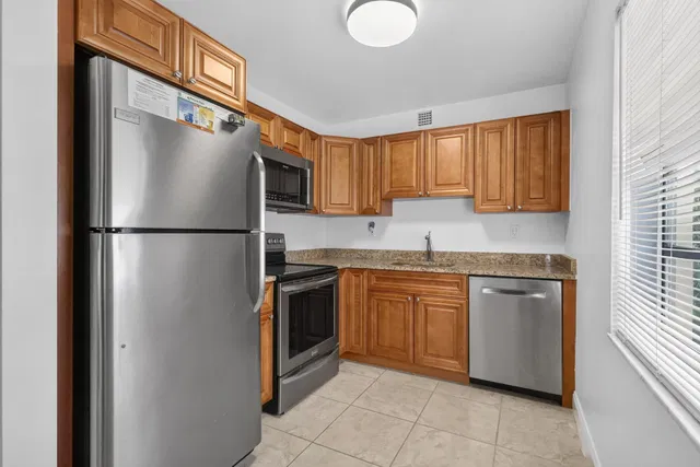 Unit 318 photo 10