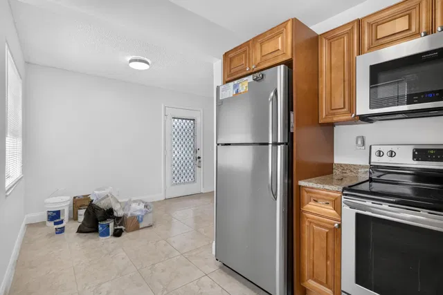 Unit 318 photo 11