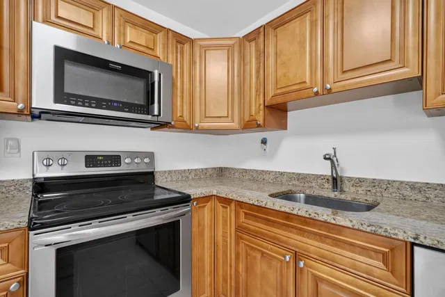 Unit 318 photo 12