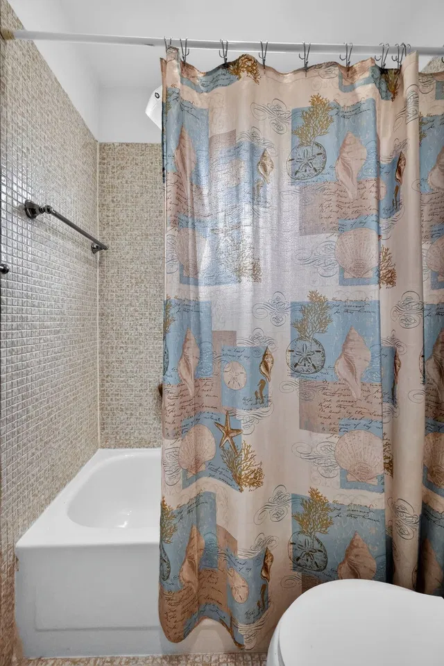 Unit 318 photo 16