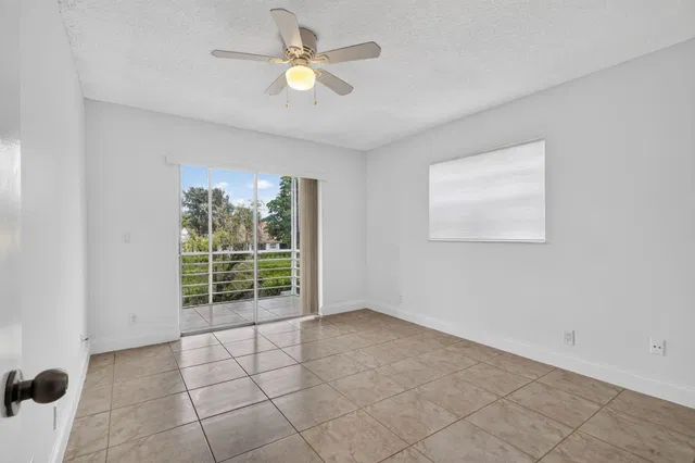 Unit 318 photo 17
