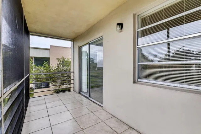 Unit 318 photo 22