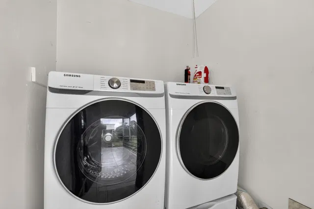 Unit 318 photo 23