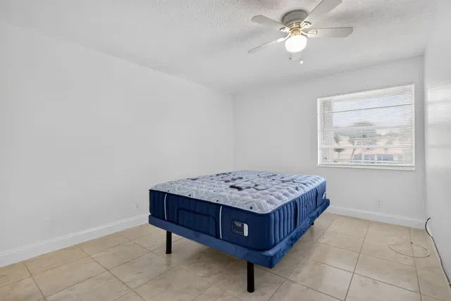 Unit 318 photo 27