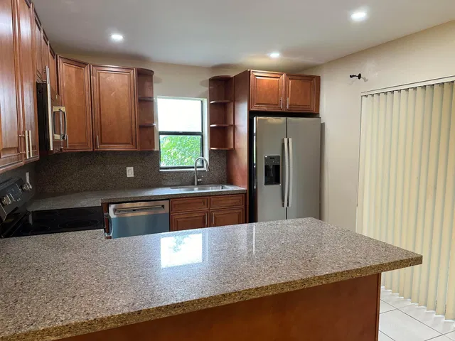 Residence photo 3