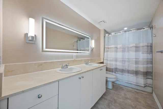  Unit 621 photo 7