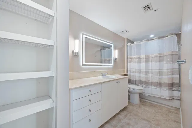  Unit 621 photo 10