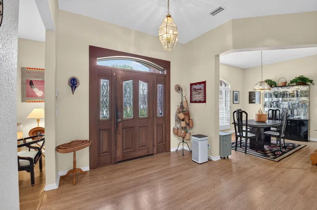 Residence photo 3