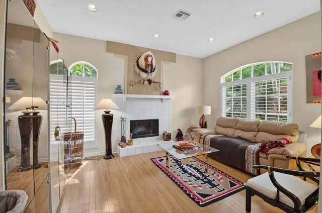 Residence photo 4