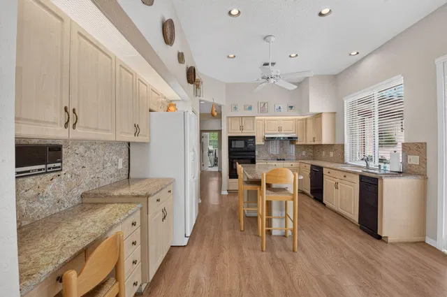 Residence photo 9