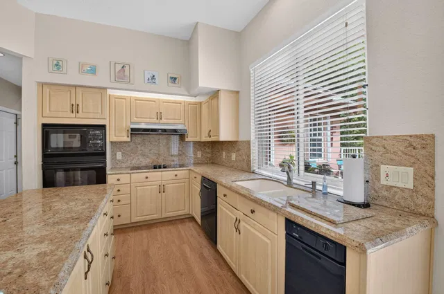 Residence photo 11