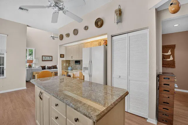 Residence photo 12