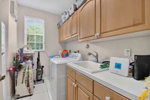 Residence photo 16