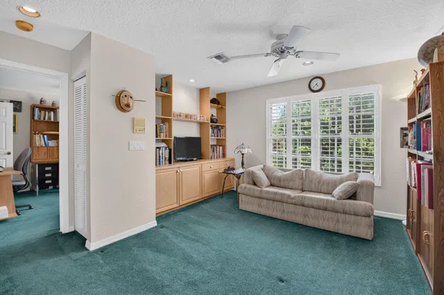 Residence photo 25