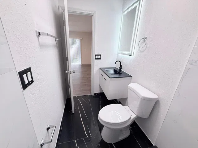Unit 1 photo 20