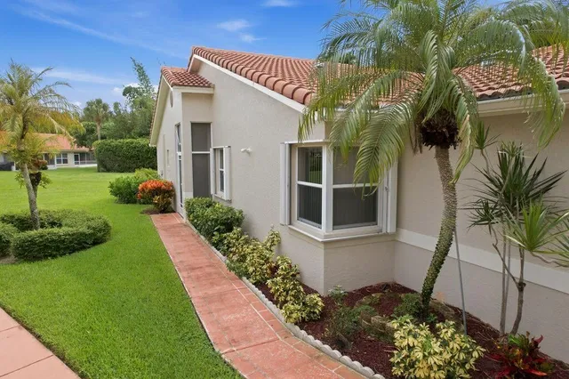 Residence photo 3