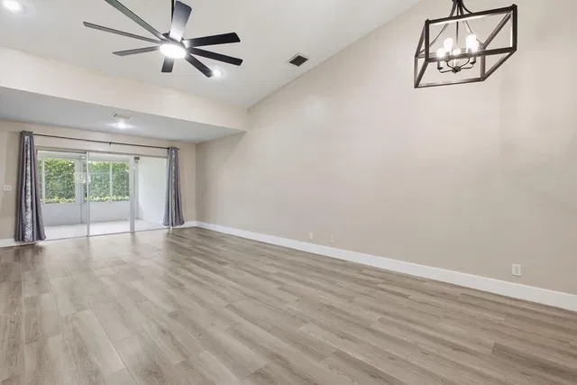 Residence photo 5