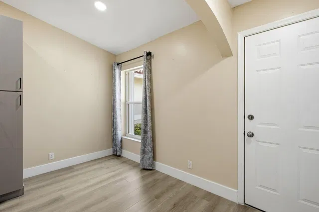 Residence photo 17