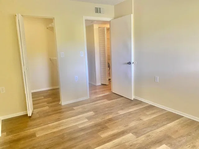 Unit C photo 9